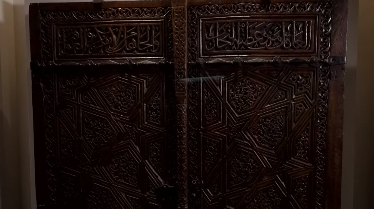 각 유물들에 새겨진 문구와 의미도
함께 해설된 전시공간이 인상적이다.

글자 자체가 표현적 도상예술인
아랍어의 멋과 경이가 뿜뿜하고 있어.

.