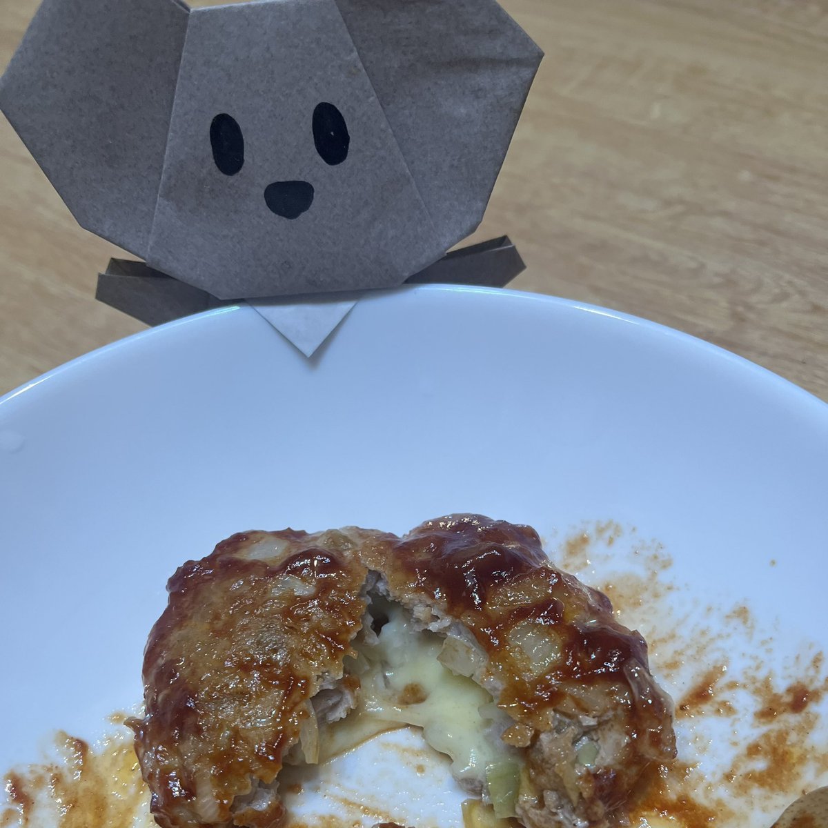 全ての工程がクソテキトーな
チーズ入りハンバーグできた