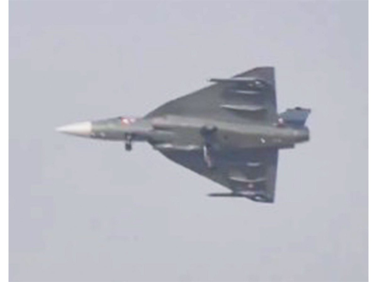 Rais76Ansari's tweet image. Indian Air Force Tejas fighter jet reportedly crashed during a demonstration at Dubai Air Show. The jet crashed at around 2:10 pm local time.