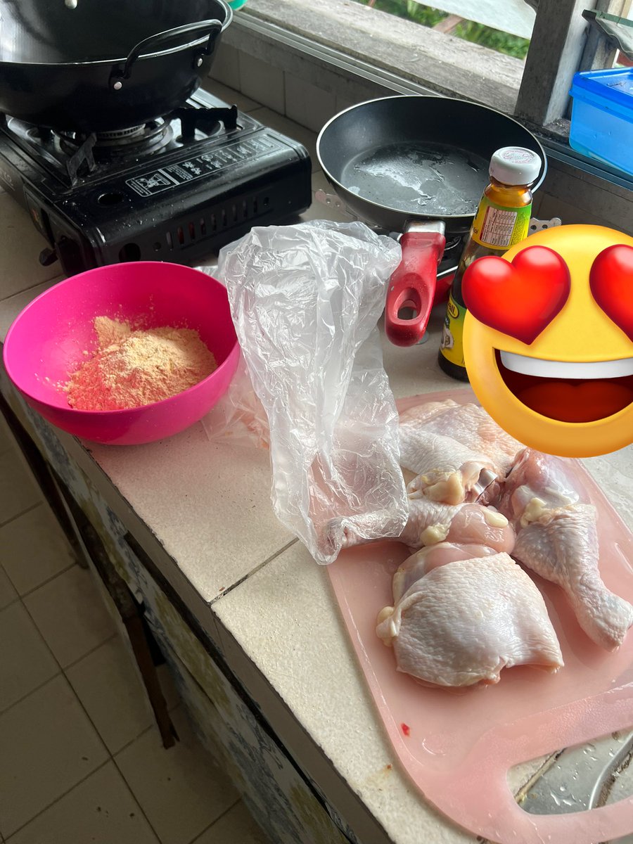 ceusar10's tweet photo. Day one and day last masak ayam https://t.co/soFG9V40FP