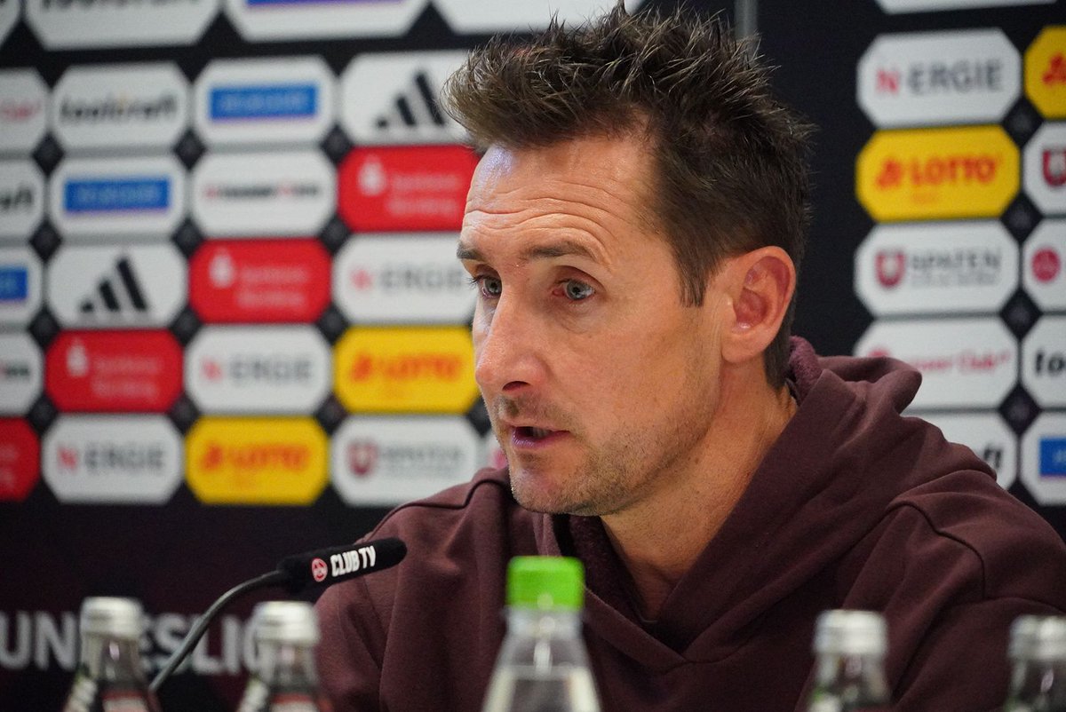 1_fc_nuernberg's tweet photo. 💬 Miro #Klose:
Ich bin glücklich darüber, dass wieder eine Legende zurück bei uns ist. Wer Marek #Mintal kennt, weiß, wie er auftritt und was der #FCN für ihn bedeutet. Solche Perönlichkeiten müssen wir an uns binden & ich freue mich auf die Zusammenarbeit.
#fcn | #FCNPK https://t.co/6btzsChTg2