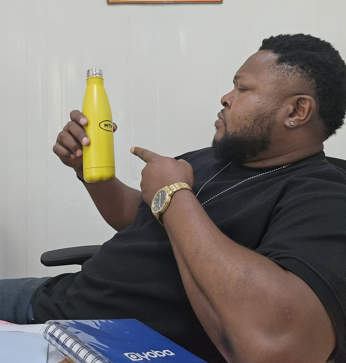 Buvez du miel. C'est bon pour la santé et ça donne la joie au cœur 💛🐝🍯

MTN Joy237
#BrancheLajoie