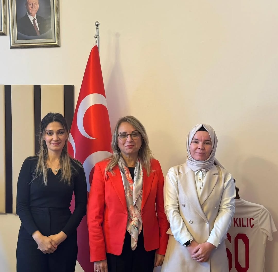 Sayın MHP yetkilileri,

Mülakat mağduru öğretmenler bir yıldır partinizin milletvekilleri ile görüştü. Haklı olduğumuz her seferinde söylendi. Mecliste bizlerin atanması için birçok kanun teklifi verildi fakat muhalefet tarafından verildiği için kabul edilmedi. MHP olarak