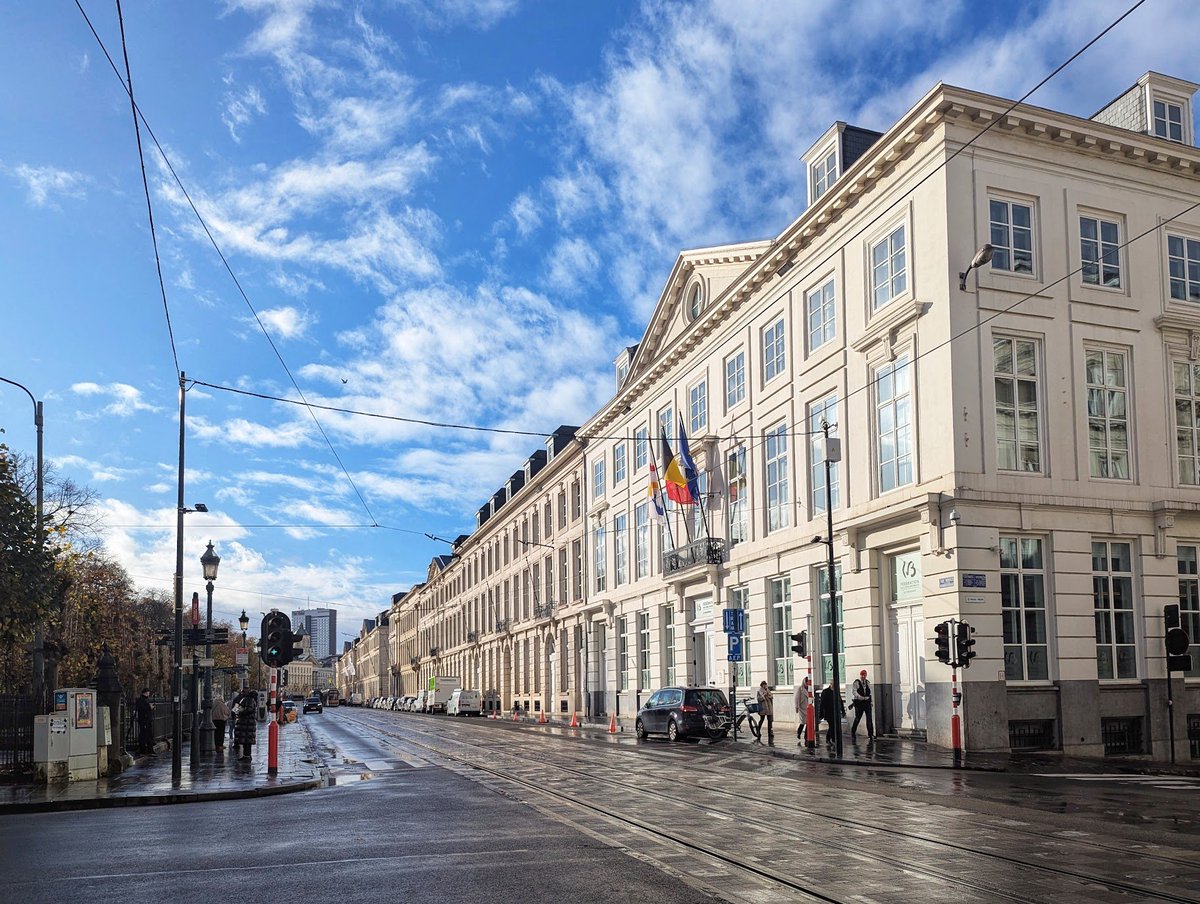 People sometimes ask whether heterogeneity or uniformity is better in a streetscape. If the architecture is good, I think the answer is obviously that each has its charms and that neither is generally preferable.