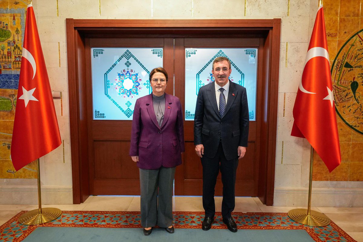 deryayanikashb's tweet image. 📍 Cumhurbaşkanlığı Külliyesi

Cumhurbaşkanı Yardımcımız Sn. Cevdet Yılmaz’ı ziyaret ederek, Osmaniye’mizde devam eden ve planlanan yatırımlarımızla ilgili istişarelerde bulunduk.

Sayın Cumhurbaşkanı Yardımcımızı Osmaniyemize davet ettik; zatıalileri de ilk fırsatta…