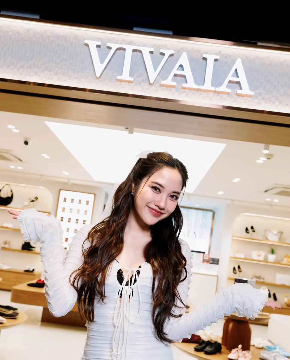 earnznNK's tweet image. รองเท้าน่ารักใครใส่ก็น่ารัก

#FREENxVIVAIATH
#srchafreen