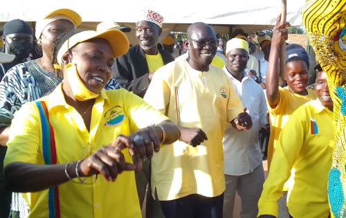 Westniletodayn2's tweet image. #ProtectingTheGains #westnilenews #KigeziNews IN SECOND TERM CLEAN THE TOWN, GIVE US PDM, ARUA VOTERS TELL MP ATIMA westnilenews.com/?p=7917 @2008gomu @job_matua @mktaibot22 @SabirMusa16 @KLakareber @HonAtikuBernard @AruaInfocenter @Aruacity @phifymuzic @Plumedia1 @NRMOnline