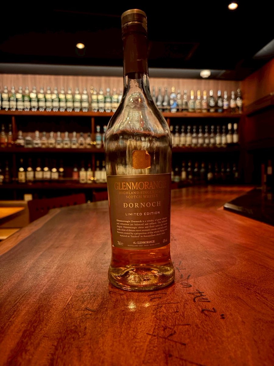 SipBar's tweet image. グレンモーレンジィ・ドーノッホ

免税店限定で、フィナルタ以来久々のピートを焚いた原酒を使ったモーレンジィ🦒

フレッシュ麦芽にピートの香りとスモーキーさ、オロロソシェリー樽の甘みと麦芽の風味が広がる一杯🥃✨

#TWLC
#XWC