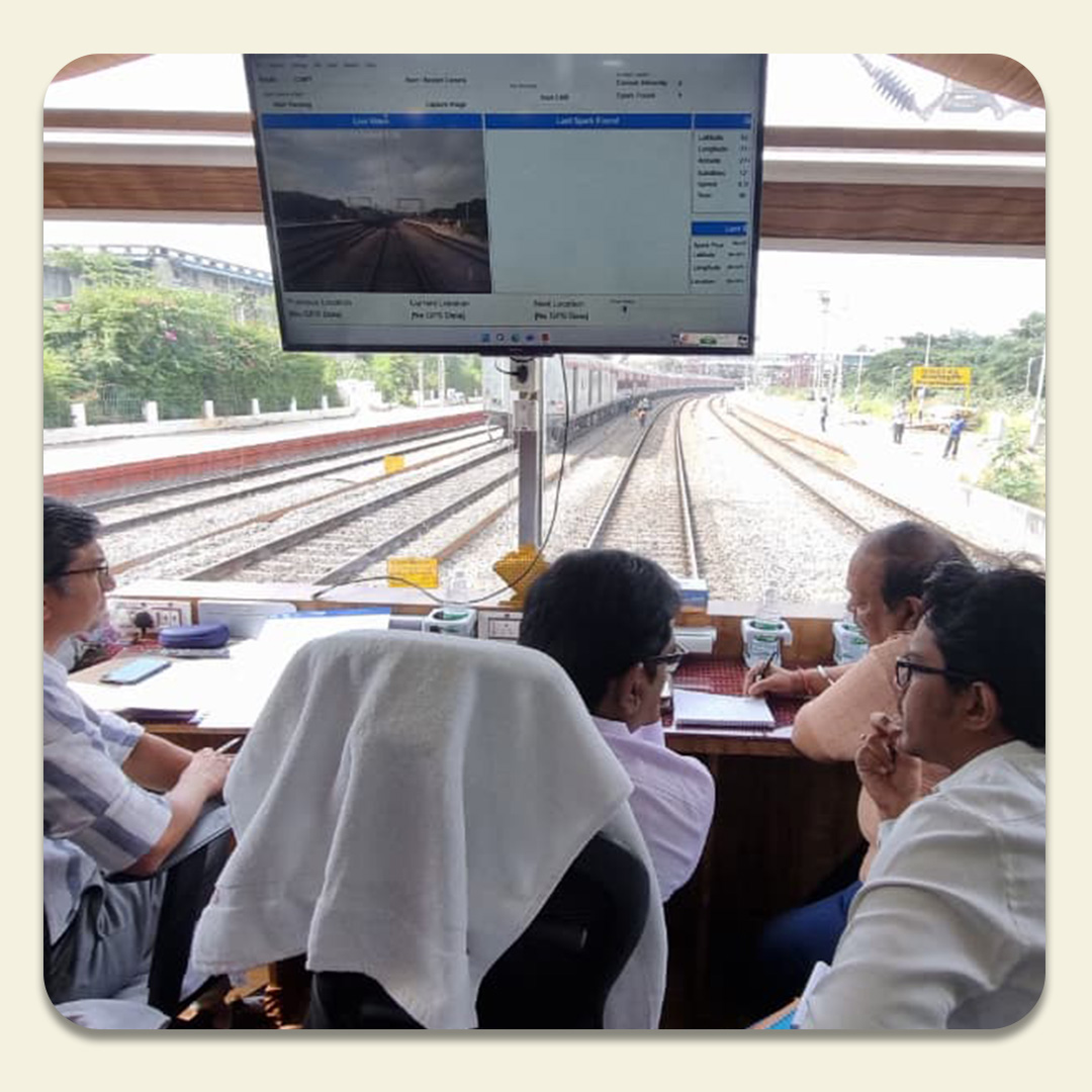 KridePrm's tweet photo. Sri Venkata Mallikarjuna Rao Gudapati, PCEE and EIG, SWR inspected the Electrical OHE works of KRIDE's doubling project from Bellandur Road to Karmelaram today.
#Doubling #KRIDE https://t.co/sNXRnKSgjg
