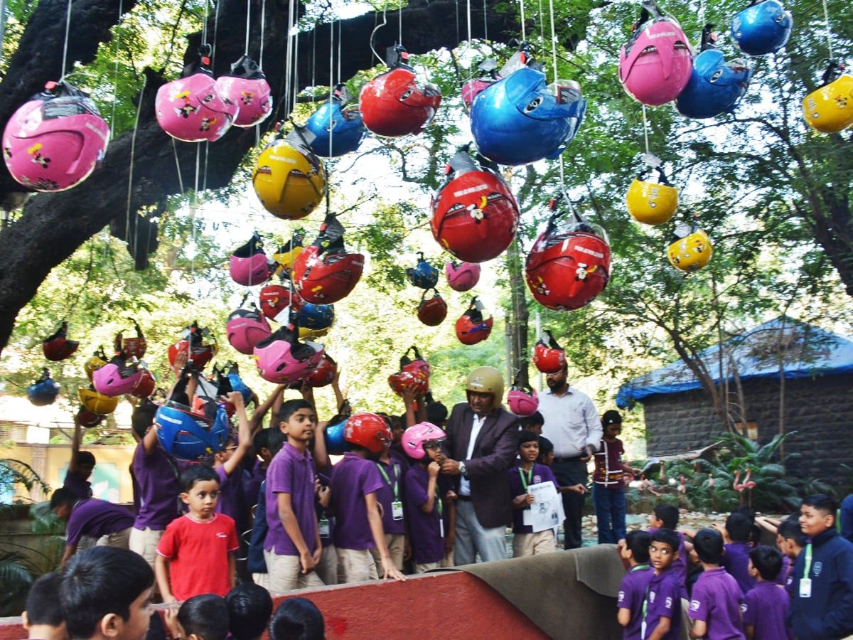 ForbesIndia's tweet image. #PhotooftheDay Helmet Man of India Raghavendra Kumar and his team organized helmet distribution to school students to create to create awareness about road safety and helmets among people from a young age at Thane collector office premises on November 20, 2025 in Thane, India.…