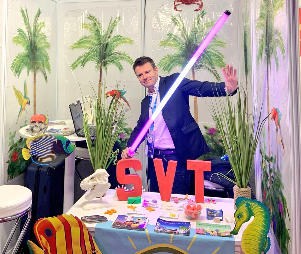 Le sabre laser est de sortie pour le dernier jour au salon Educatech #SVT