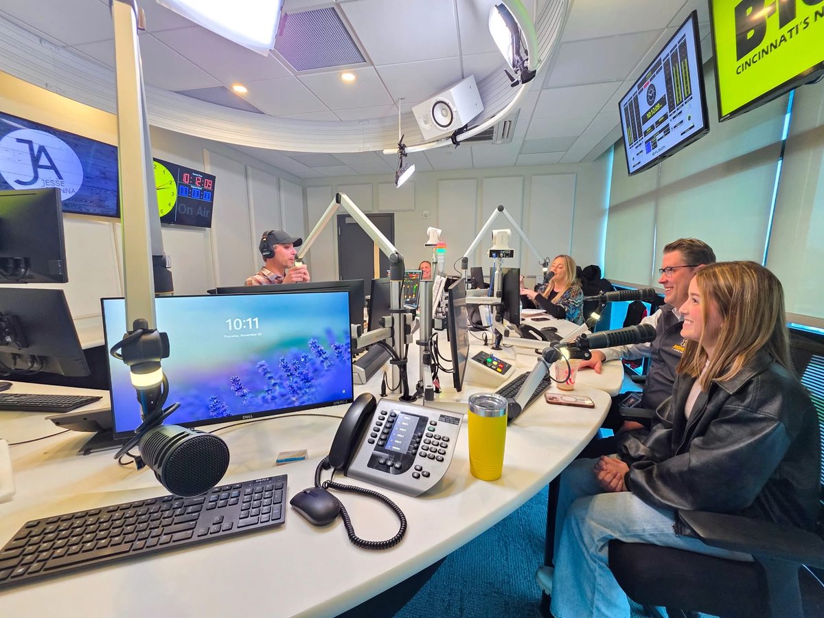 Thanks Monroe Schools for stopping by the studio! They set up a microphone in the hallways and asked kids to come forward with good things that happened to them. The results landed the video on national TV! We’re sharing our convo on the show today! <a href="/jessetack/">Jesse Tack</a>  <a href="/AnnaMarie_Media/">Anna Marie</a>