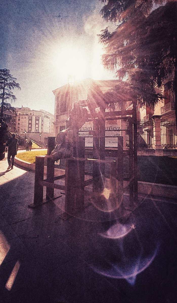 🏛 Juan Muñoz en el Prado. 
Sus personajes convierten la arquitectura clásica en escenario. La visita nos invita a una reflexión sobre nuestra mirada desde la contemporaneidad: cómo vemos, qué esperamos y qué silencios habitan entre las obras. Magnífica muestra. <a href="/museodelprado/">Museo del Prado</a>