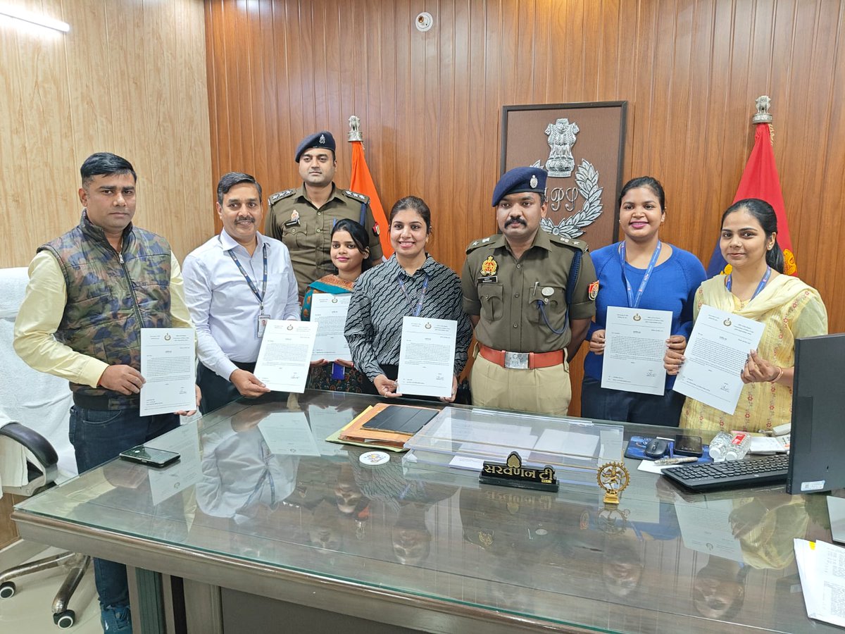 #CP_VNS <a href="/mhtagarwal/">Mohit Agarwal, IPS</a> के निर्देशन में साइबर सेल एवं HDFC बैंक की त्वरित कार्रवाई से रिटायर्ड वरिष्ठ नागरिक डिजिटल अरेस्ट ठगी से सुरक्षित।

टीम ने ₹39,00,000 बचाए।

उत्कृष्ट कार्य पर टीम सम्मानित।

#UPPolice 
#PoliceCommissionerateVaranasi
#CyberCrime 
#DigitalArrest 
#CyberSafety