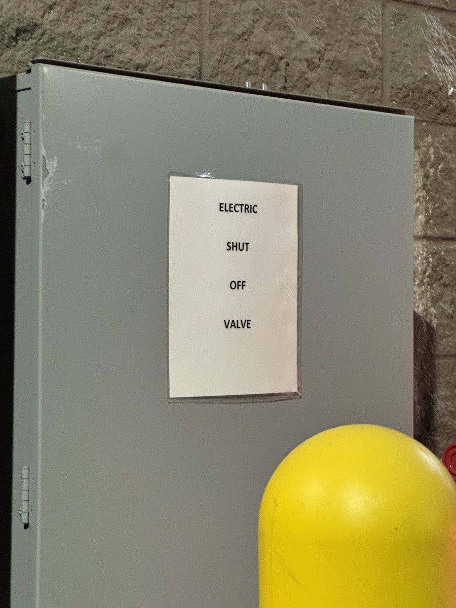 KevinjFriday's tweet image. That&apos;s not how electric works...