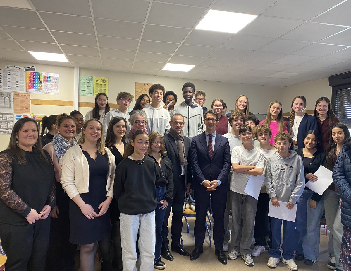 Ce matin, le délégué interministériel <a href="/ottmathias1/">Mathias Ott</a> a rencontré à Blois des collégiens engagés dans un projet mémoriel contre l’antisémitisme.

Avec leur professeur d’histoire-géographie, ils travaillent à l’installation d'un pavé de mémoire devant le domicile de la famille