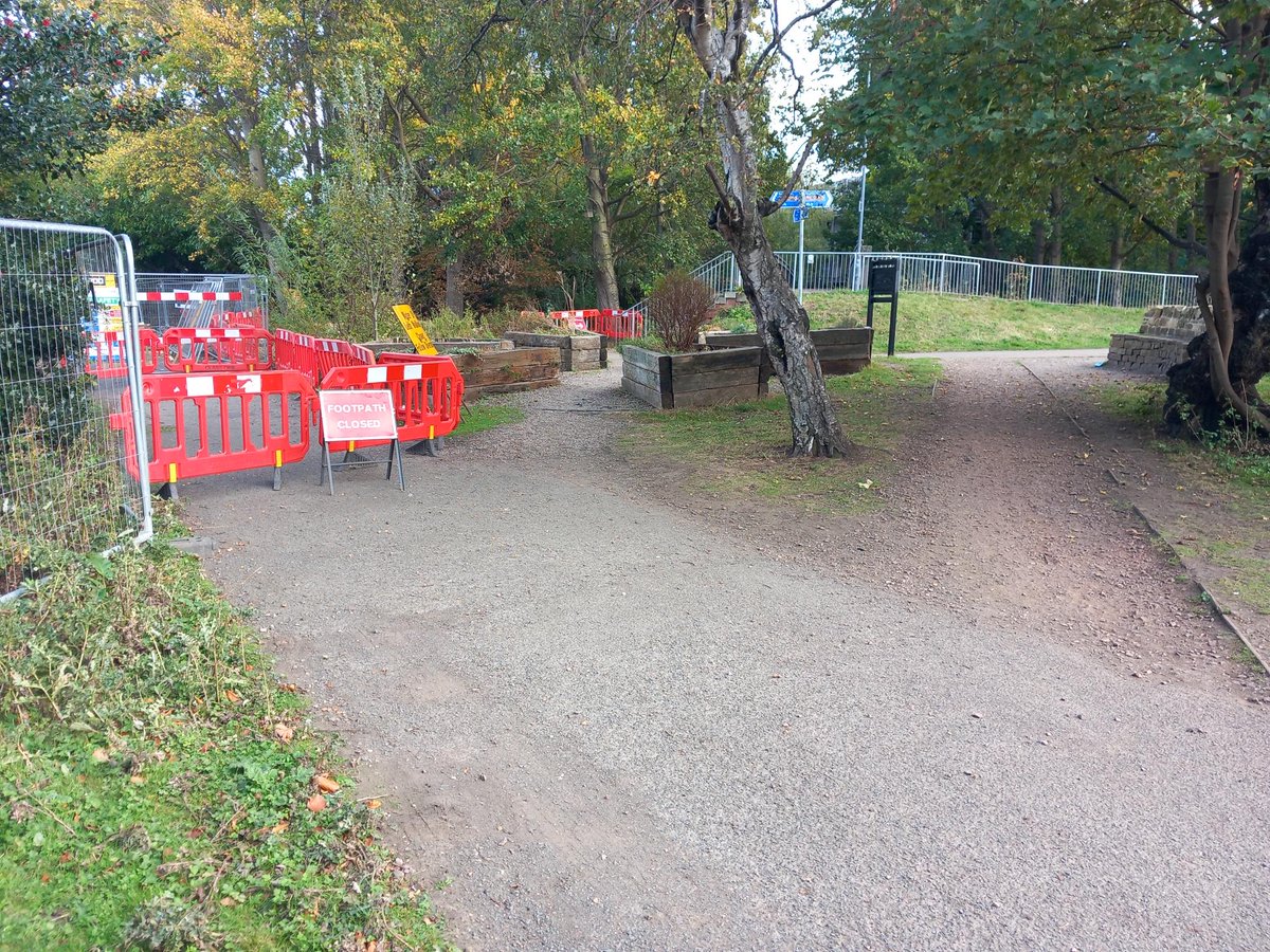 SWsoutheast's tweet image. 🏉 Heading to @MurrayfieldStad on Sunday for the rugby?
 
A reminder Corstorphine Road is down to one lane and there is a footpath closure in Balgreen at Pansy Walk though the footbridge is open. All part of our £500m Improving Urban Waters programme scottishwater.co.uk/About-Us/What-…