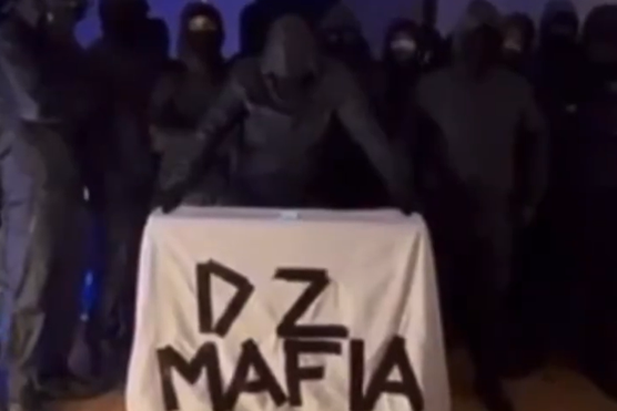 🇫🇷 Selon Gérald Darmanin, « La DZ Mafia fait sans doute entre 5 et 6 milliards d'euros d'argent liquide » de bénéfices par an.

Un rapport du Sénat de 2024 évaluait pourtant le marché national du narcotrafic en France entre 3 et 6 milliards d'euros par an.

Le pouvoir des dealers