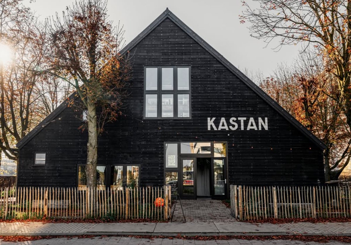 Gefeliciteerd KASTAN met de <a href="/SHAREHLMRMEER/">SHARE Haarlemmermeer</a> speciale vermelding. Van een historische boerenschuur uit 1880 maakten Dennis de Waart en Jeroen Spek een uniek circulair restaurant met heerlijke lokale seizoenskeuken bij station Hoofddorp en Hyde Park Aanrader! kastan.nl