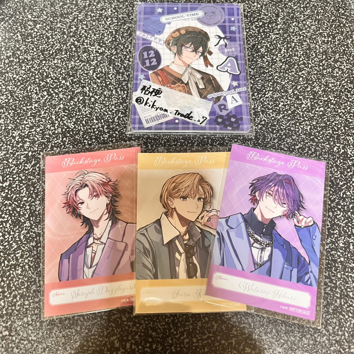 seiran2703's tweet image. 【交換】 
にじさんじ VOLTACTION アルバム 
Seasons of LOVE？ 
封入特典フォトカード
シリアルコード
アニメイト特典

【譲】
1,2枚目

【求】
IDカードの方の封入特典各1
上段＞中段＞下段
(3枚目スタンプ押してるもの)