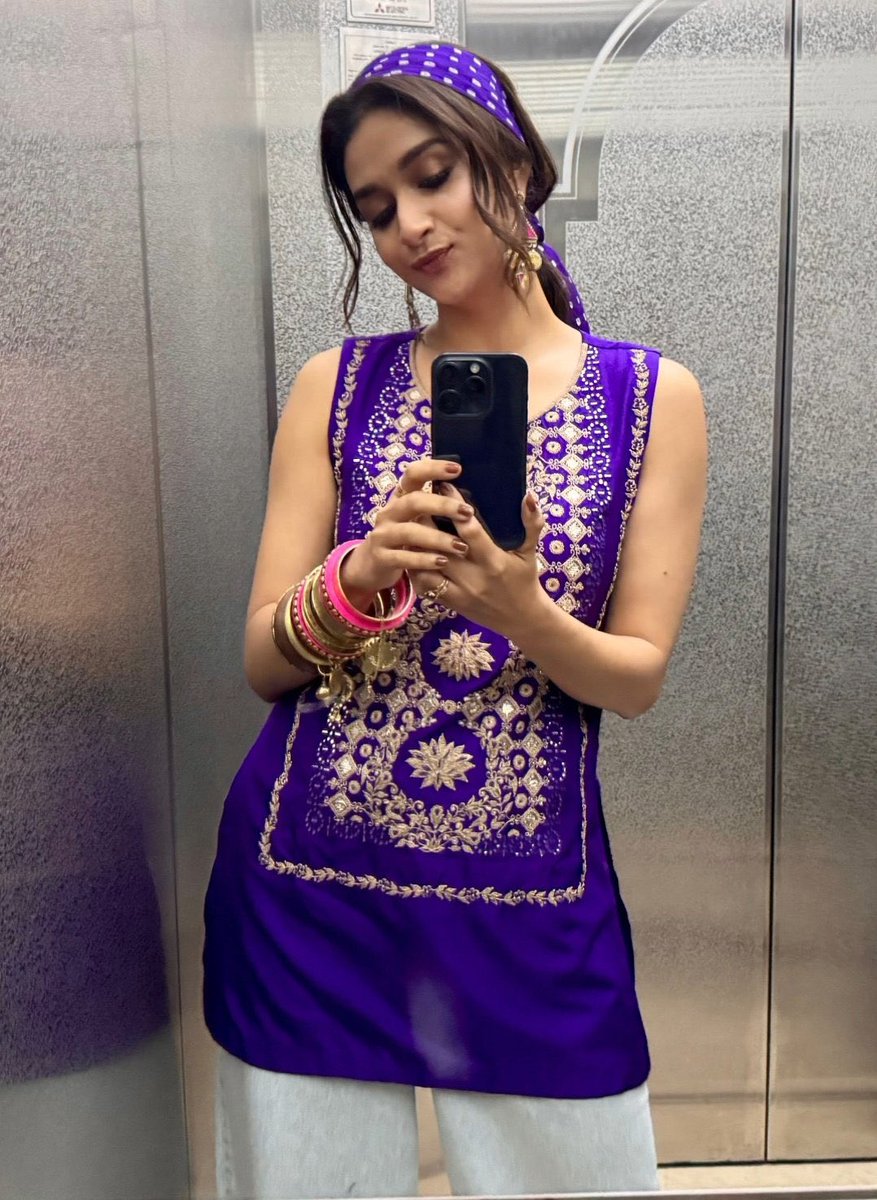 MrunalKSays's tweet image. Good Evening 🌆 cuties 

Keerthy Suresh ❤️‍🔥 #KeerthySuresh