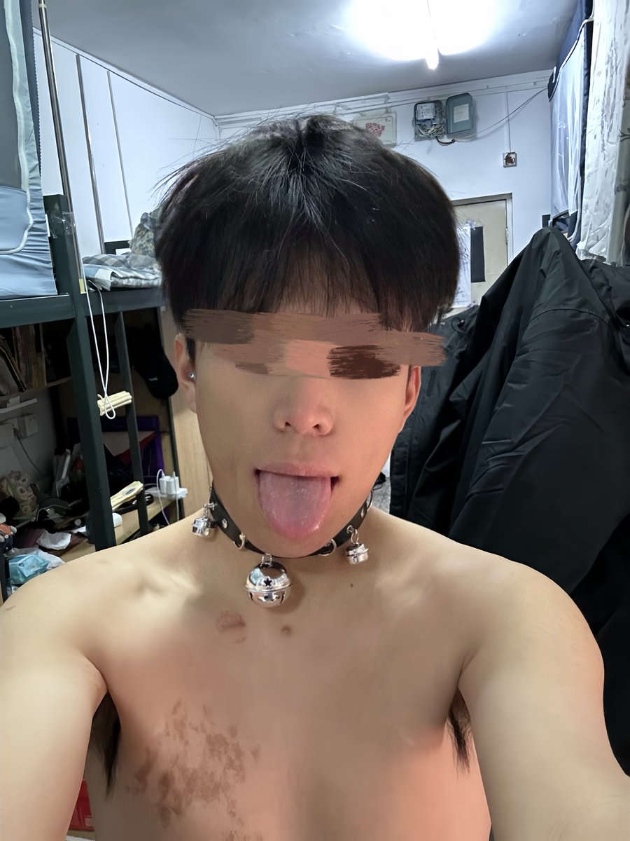 yangyangttkx's tweet photo. 女的不喜欢我 男的更是踹我两脚 哦对了 男的踹我的时候能穿白袜吗？#0m #反差男大 #gooner https://t.co/LBIjGoAoTJ