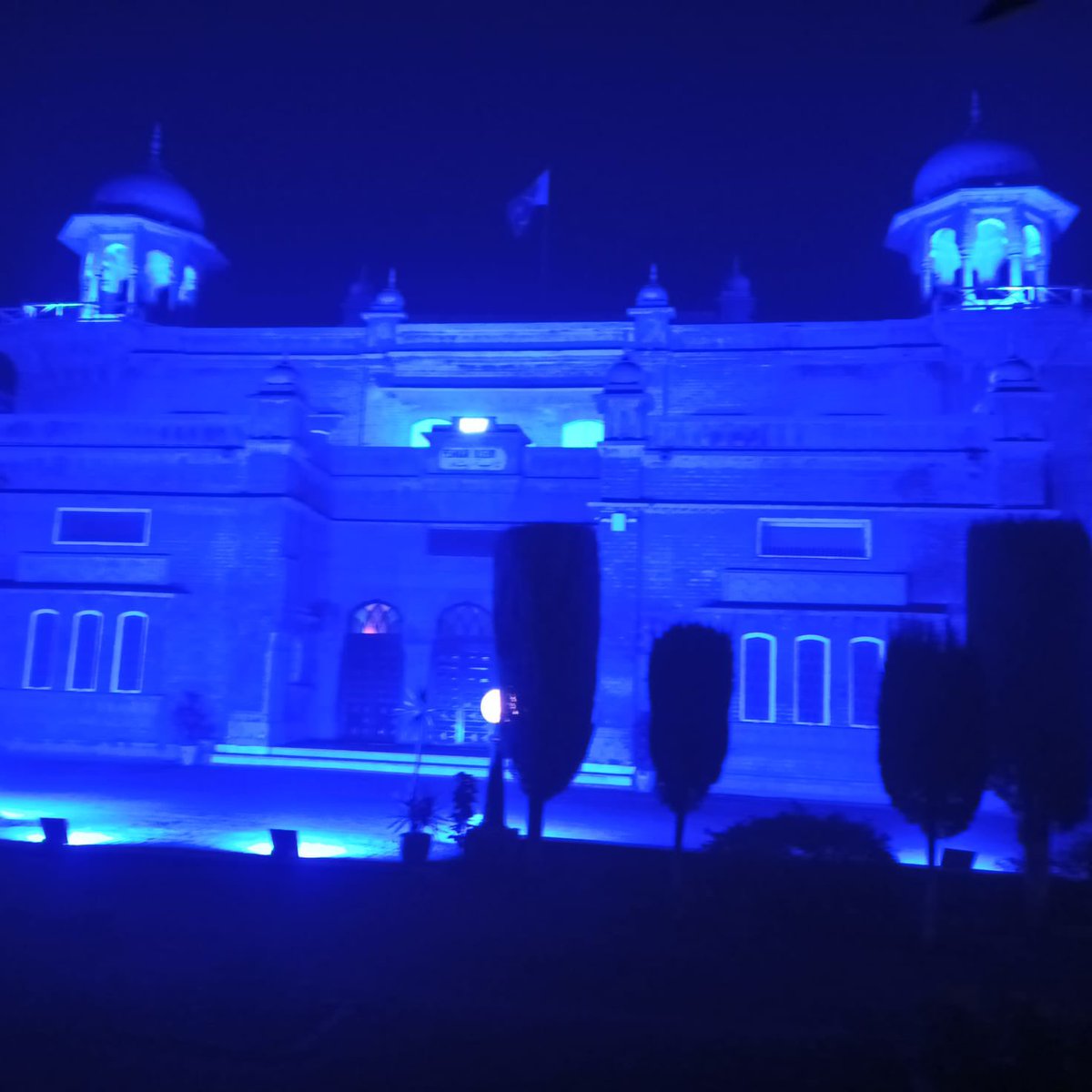 radekrzehak's tweet image. In addition many famous buildings in Peshawar, including KP Assembly, Peshawar museum or Peshawar University, turned blue to promote child rights in province. @UNICEF_Pakistan #goingblue #mydaymyrighta @unicef
