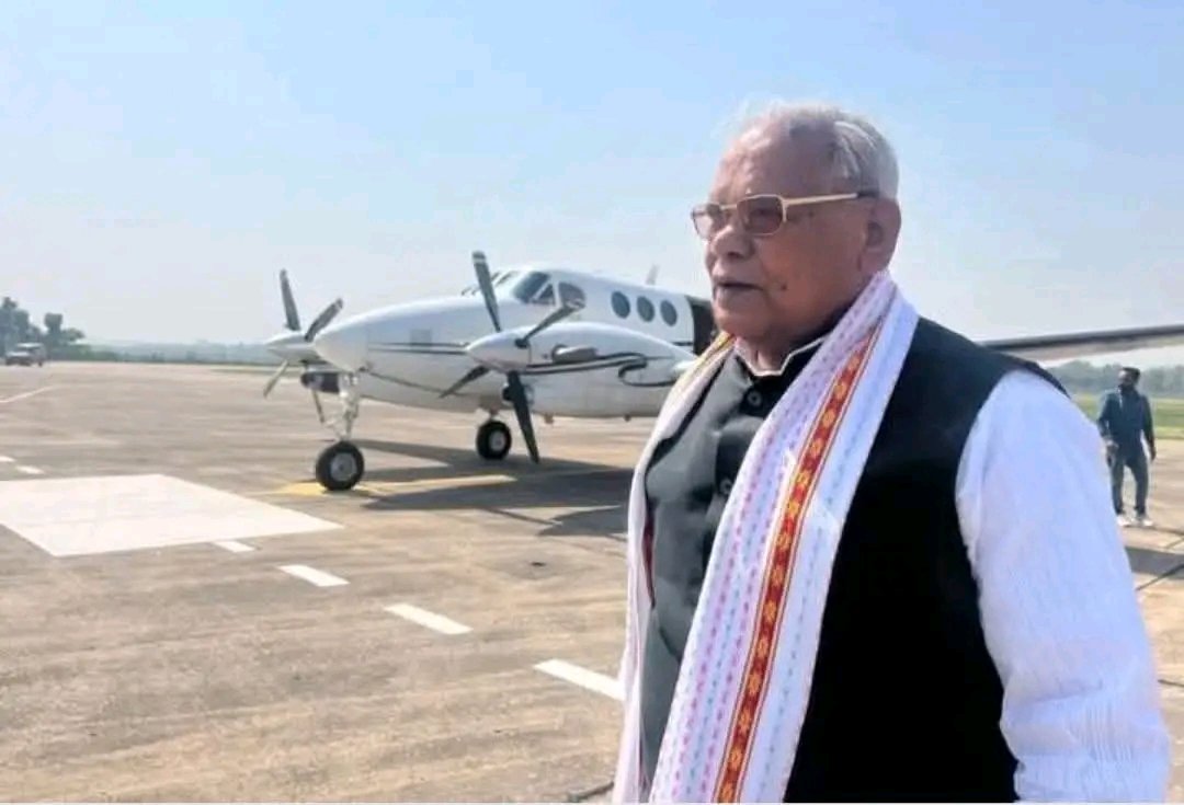 इनका विधायक कभी पार्टी नहीं बदल सकता है क्योंकि इनकी पार्टी में सिर्फ घर वाले ही रहते है बड़ी सोच समझ के पार्टी का नाम रखे थे हम