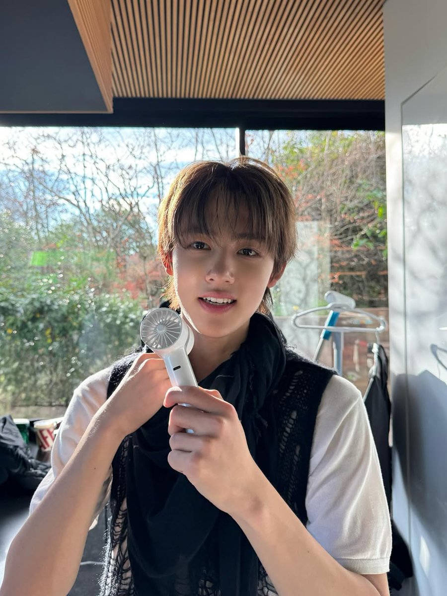 ESHFEED's tweet image. 251121 cortis instagram update with #SEONGHYEON #성현 🤍

“winner of the game 🍫”

+
#CORTIS