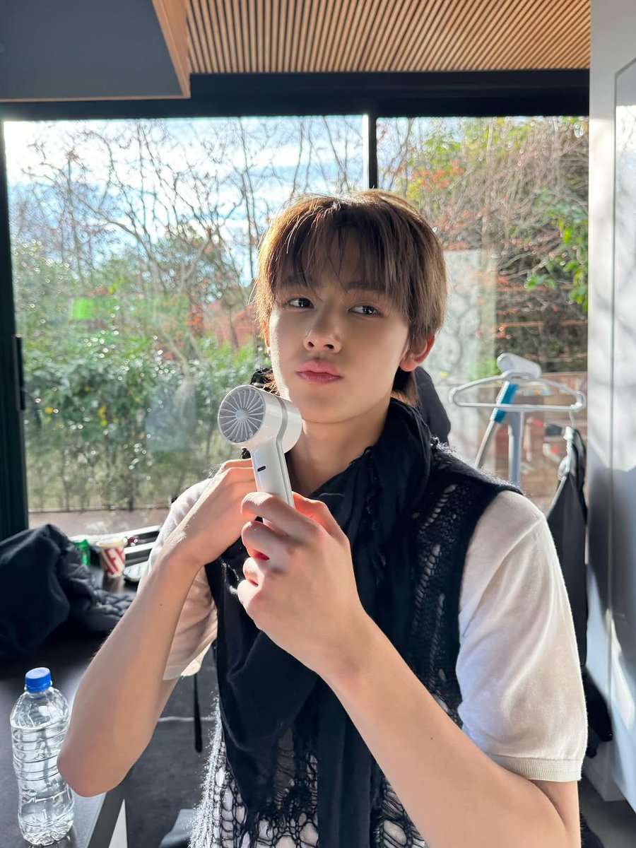 ESHFEED's tweet image. 251121 cortis instagram update with #SEONGHYEON #성현 🤍

“winner of the game 🍫”

+
#CORTIS