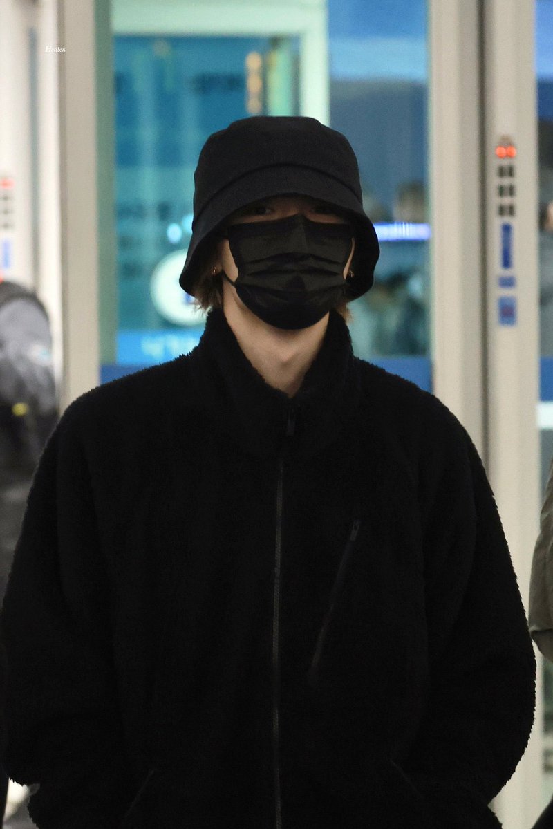 doyoungxii's tweet image. Current airport mood: keeping it lowkey. Stay warm everyone.