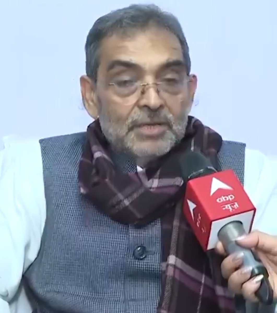 YadavYadav2859's tweet image. चित्रा त्रिपाठी ने उपेंद्र कुशवाहा का पुरा इन्टरव्यू किया ••••

कल उपेंद्र कुशवाहा का  लडका मंत्री पद की सपथ लिया जो कि न कही से विधायक है और नही ही MLC हैं। 

मगर चित्रा ने उस पर एक सवाल नही पूछा, कि जिसे जनता ने नही चुना वो मंत्री पद की सपथ कैसे ले सकता है ।

चित्रा जी…