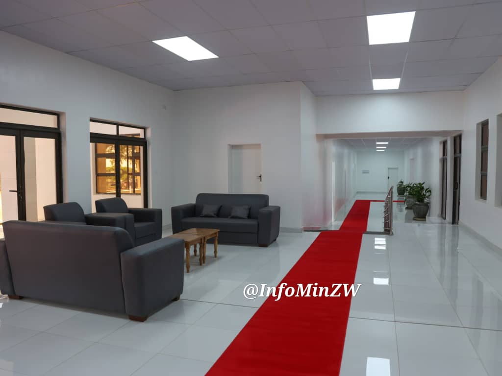 InfoMinZW's tweet photo. His Excellency President Emmerson Mnangagwa also commissioned the MUAST Central Analytical Services Laboratory Building.
#MUAST
#Education5.0 https://t.co/wIefyB5qO7