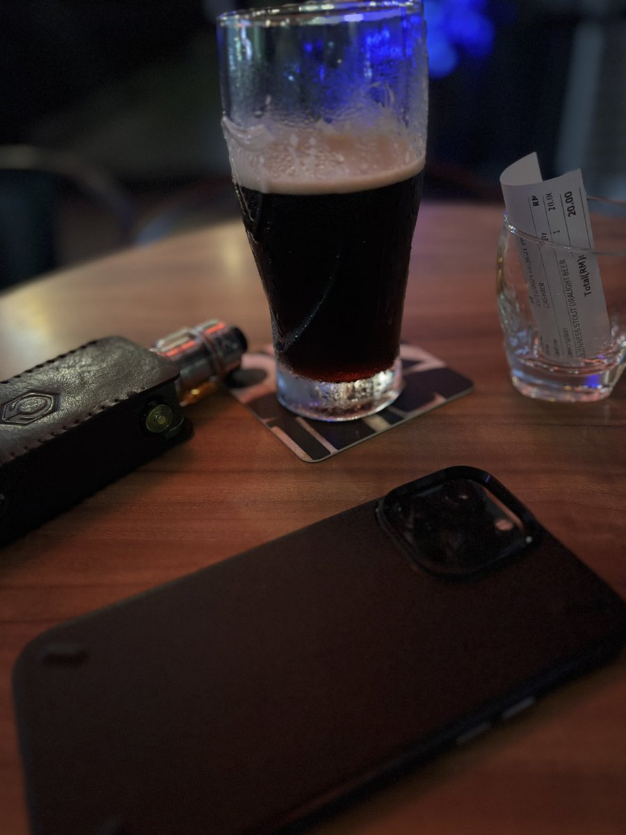 _4ziman's tweet image. I just managed to carve out time to celebrate my 40th birthday on my own this evening. It’s been an incredibly busy week between my research and job and I’m savouring this time just for myself.