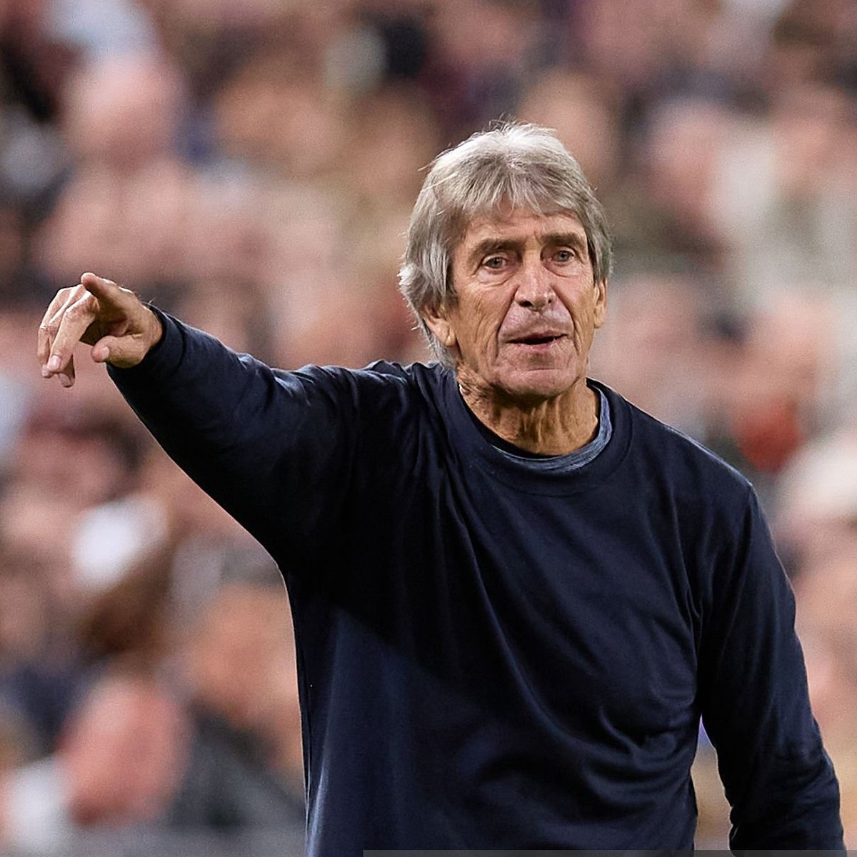 ZonaMixta__'s tweet image. 🟢 Manuel Pellegrini, sobre los rumores de las negociaciones de su renovación con el @RealBetis. 

🗣️ &quot;¿Mi renovación? Salen muchas especulaciones y CIFRAS que NO son CIERTAS. Vamos a ver cómo se soluciona, pero el 90% de lo que sale no es ni en CANTIDAD, ni en CIFRA ni en…