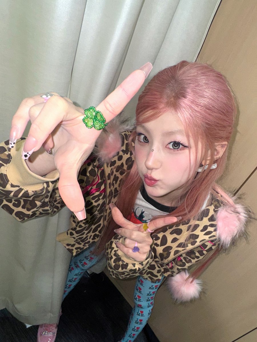 KIOF_ARCHIVE's tweet image. [인스타그램] 251121 쥴리 나띠 벨 하늘

KIOF_뮤직뱅크 Behind photo🍀

#KISSOFLIFE #키스오브라이프 #キスオブライフ #KIOF #JULIE #쥴리 #ジュリー #NATTY #나띠 #นัตตี้ #ナッティ #BELLE #벨 #ベル #HANEUL #하늘 #ハヌル