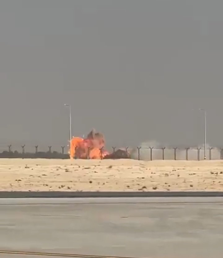 BabarAzamarmy0's tweet image. Another humiliation for IAF, thier aircraft crashed down in Dubai Air Show 😄😃😝 
#Dubaiairshow