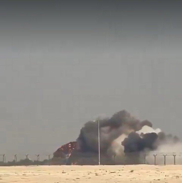 BabarAzamarmy0's tweet image. Another humiliation for IAF, thier aircraft crashed down in Dubai Air Show 😄😃😝 
#Dubaiairshow