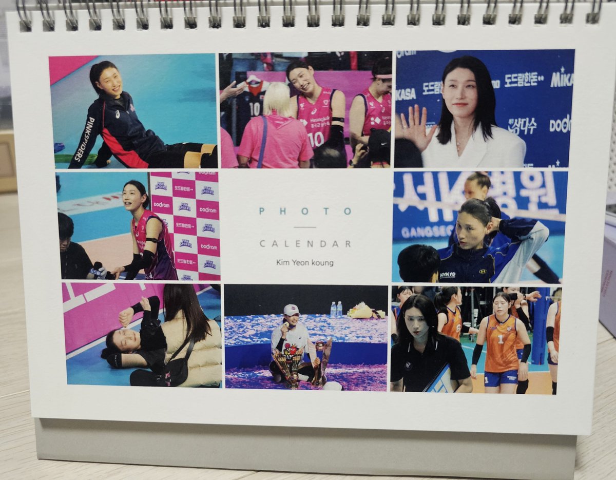 🥳[RT이벤트]🥳
올해 열심히 직접 찍은 사진으로 만든 달력입니다. 선수킴부터 감독킴까지 실어보았습니다. RT해주신 분 중 추첨해서 2분에게 보내드릴게요🥹 많관부 💫💕

아래 사진 중 오른쪽이 실물입니다.
⚠️마감 : 11월 21일부터 11월 30일까지
⚠️당첨자발표 추후 공지 예정
#김연경 #RT이벤트