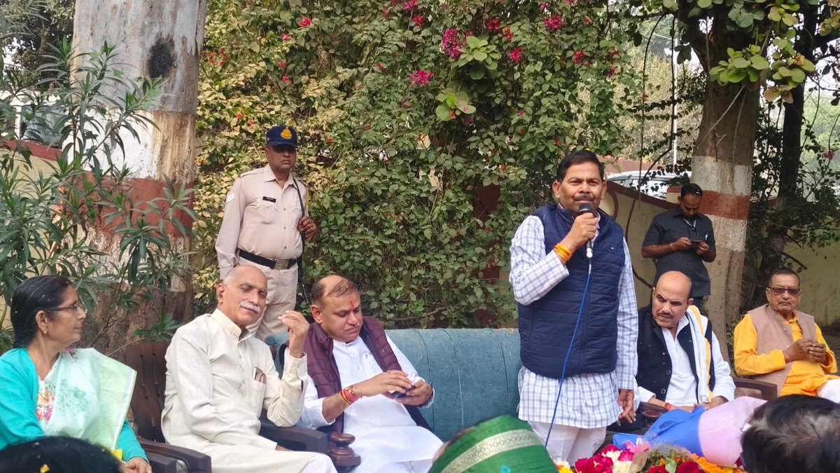 DevendraSinghMP's tweet image. भारतीय जनता पार्टी, मध्य प्रदेश के नवनियुक्त प्रदेश उपाध्यक्ष श्री @BaruaShailendr जी के प्रथम भिंड नगर आगमन पर कार्यकर्ताओं के साथ स्वागत कर सर्किट हाउस पर आभार सभा को संबोधित किया गया l

#BJP4Bhind #DevendraNarwariya
