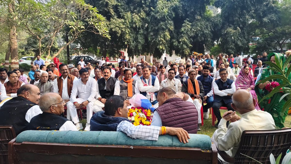DevendraSinghMP's tweet image. भारतीय जनता पार्टी, मध्य प्रदेश के नवनियुक्त प्रदेश उपाध्यक्ष श्री @BaruaShailendr जी के प्रथम भिंड नगर आगमन पर कार्यकर्ताओं के साथ स्वागत कर सर्किट हाउस पर आभार सभा को संबोधित किया गया l

#BJP4Bhind #DevendraNarwariya