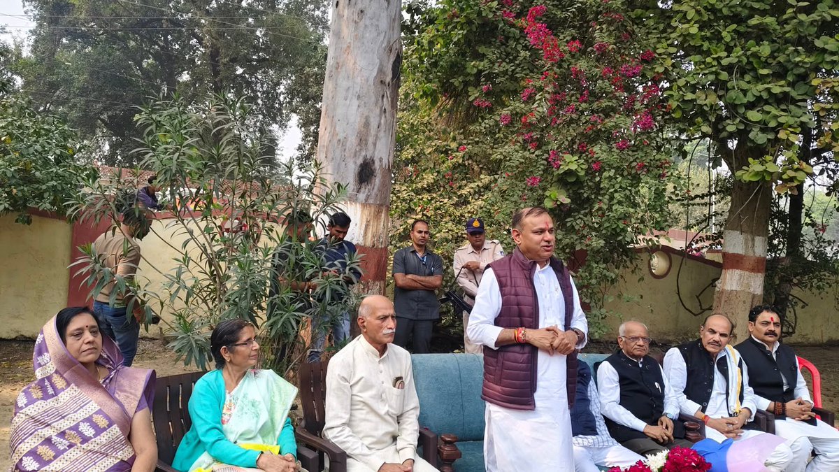 DevendraSinghMP's tweet image. भारतीय जनता पार्टी, मध्य प्रदेश के नवनियुक्त प्रदेश उपाध्यक्ष श्री @BaruaShailendr जी के प्रथम भिंड नगर आगमन पर कार्यकर्ताओं के साथ स्वागत कर सर्किट हाउस पर आभार सभा को संबोधित किया गया l

#BJP4Bhind #DevendraNarwariya