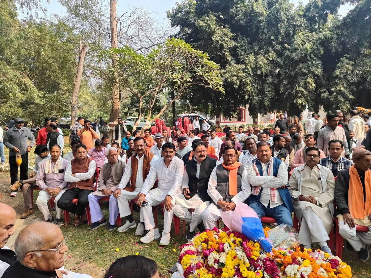 DevendraSinghMP's tweet image. भारतीय जनता पार्टी, मध्य प्रदेश के नवनियुक्त प्रदेश उपाध्यक्ष श्री @BaruaShailendr जी के प्रथम भिंड नगर आगमन पर कार्यकर्ताओं के साथ स्वागत कर सर्किट हाउस पर आभार सभा को संबोधित किया गया l

#BJP4Bhind #DevendraNarwariya