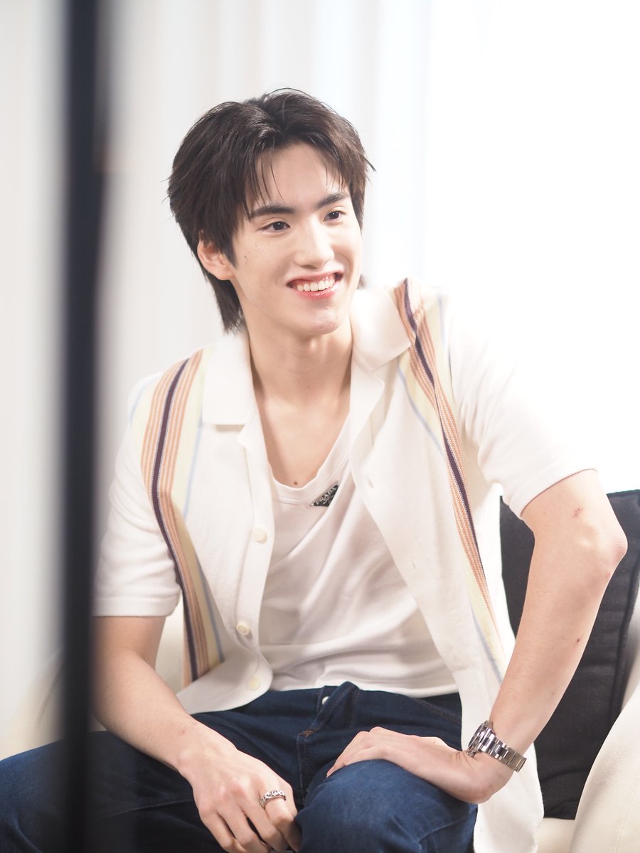 Joyliceu's tweet image. ทุกๆ รอยยิ้มเล็กๆ ทุกๆ แววตานิดๆ ของภู เขาเองก็ยังไม่รู้เลยว่าตัวเองน่ารักแค่ไหน และนั่นแหละที่ทำให้เขาน่ารักขึ้นคูณสิบ 🧸🍯

#PHUTATCHAI 
#PrimeCastxPHUTATCHAI