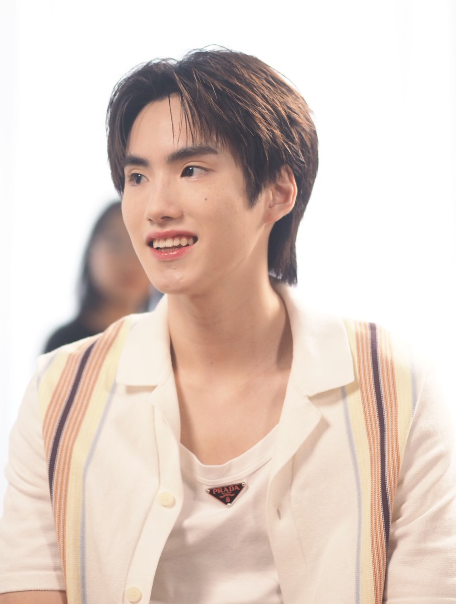 Joyliceu's tweet image. ทุกๆ รอยยิ้มเล็กๆ ทุกๆ แววตานิดๆ ของภู เขาเองก็ยังไม่รู้เลยว่าตัวเองน่ารักแค่ไหน และนั่นแหละที่ทำให้เขาน่ารักขึ้นคูณสิบ 🧸🍯

#PHUTATCHAI 
#PrimeCastxPHUTATCHAI