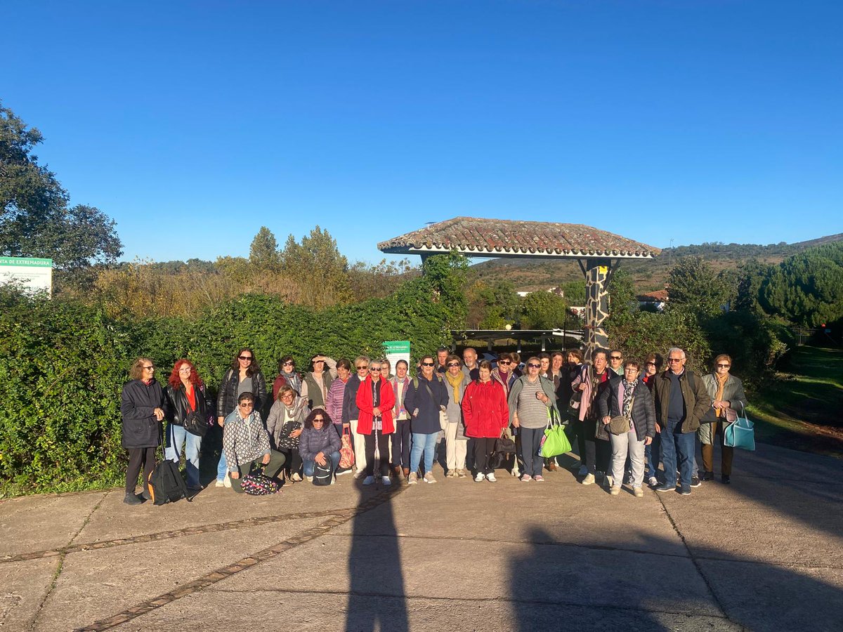 Unos 90 usuarios de nuestro servicio  #DINAMIZACIÓNDEPORTIVA han disfrutado esta semana del Programa Senior y Saludable de la Excma.  <a href="/DipCaceres/">Diputación d Cáceres</a> en 2 jornadas, en 📍 Balneario El Trampal!! 
#ociosaludable
#deporteysalud