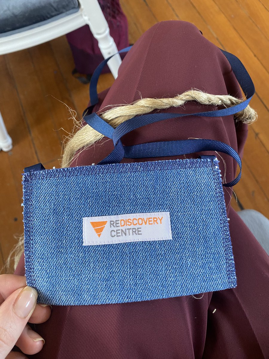 MichelleMc_Cabe's tweet image. Beautiful upcycled lanyards created for today’s Fibreshed symposium by @RediscoveryCtr @DCCIreland #irishdesignweek