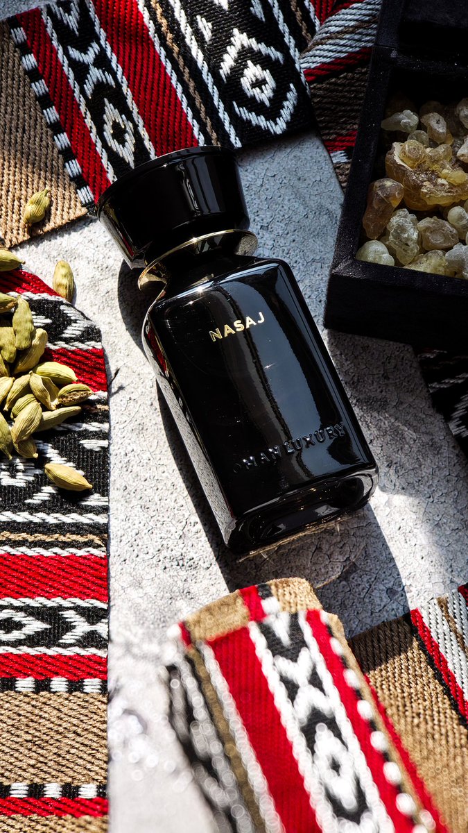 #رابطة_عشاق_العطور 
#عمان_لاكجري
#nasaj
احدث عطر من براند عمان لاكجري  العطر مستوحاة من  فن النسج العماني العريق
العطر جميل جدا ويعتبر سهل مب معقد العطر بين الحمضي والزهري ويستقر على اللبان والبخور 
العطر متاح على موقعهم حاليا والعطر يستحق الشراء حسب تجربتي
<a href="/Omanluxury/">OMANLUXURY</a>