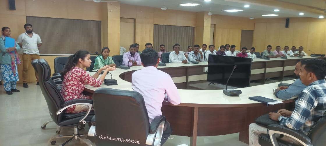 આજ રોજ મતદારયાદી સઘન સુધારણા-૨૦૨૬ અન્વયે છોટાઉદેપુર તાલુકાના તાલુકા સદસ્યશ્રીઓ તથા સરપંચશ્રીઓ સાથે મીટીંગ કરી EF બાબતે માર્ગદર્શન અને જનજાગૃતિ અંગે ચર્ચા કરવામાં આવી.