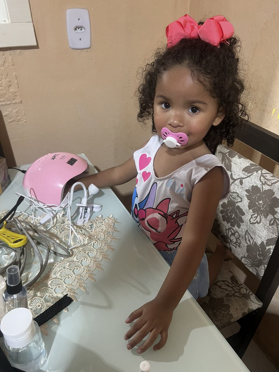 Anavpadilha_'s tweet photo. Secando a unha na cabine da nana, riqueza 😂❤️ https://t.co/N4ys0HJaQt